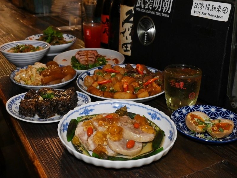 【台北中山宵夜】酒菜市場：台味十足！喝米魯配滷味，林森北路上的深夜食堂。